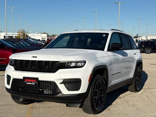2025 Jeep Grand Cherokee Laredo