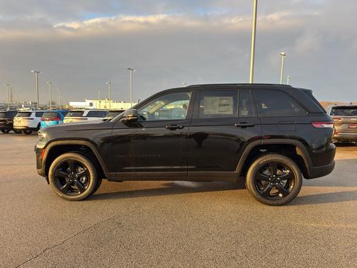 2025 Jeep Grand Cherokee Laredo