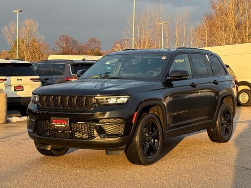 2025 Jeep Grand Cherokee Laredo