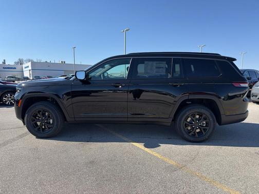 Diamond Black 2026 Jeep Grand Cherokee L Laredo