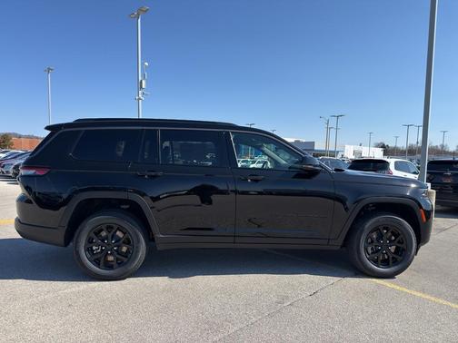 Diamond Black 2026 Jeep Grand Cherokee L Laredo