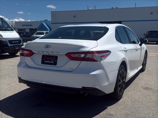 Super White 2018 Toyota Camry LE