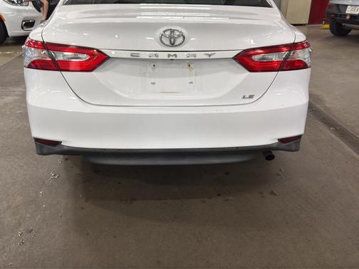 Super White 2018 Toyota Camry LE