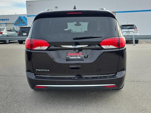 2018 Chrysler Pacifica Touring-L