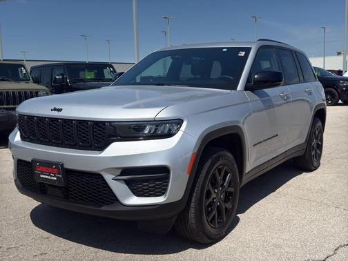 Silver Zynith 2025 Jeep Grand Cherokee Laredo