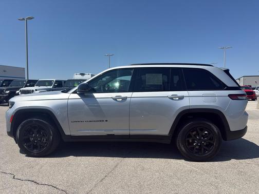 Silver Zynith 2025 Jeep Grand Cherokee Laredo