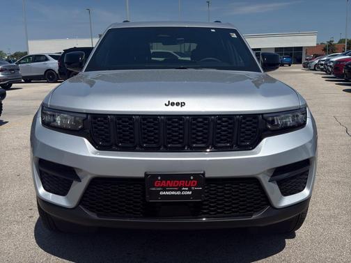 Silver Zynith 2025 Jeep Grand Cherokee Laredo