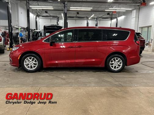 2025 Chrysler Pacifica Select