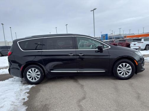 2018 Chrysler Pacifica Touring-L