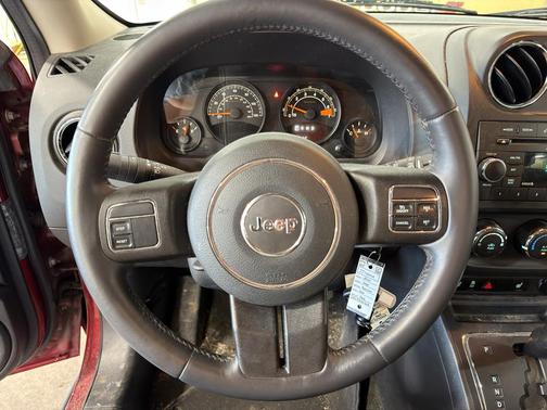 Deep Cherry Red Crystal Pearlcoat 2016 Jeep Patriot Latitude