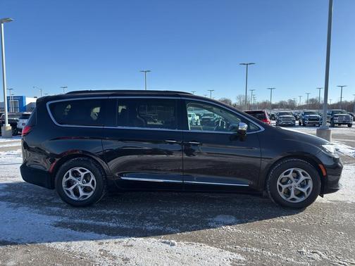 2022 Chrysler Pacifica Limited
