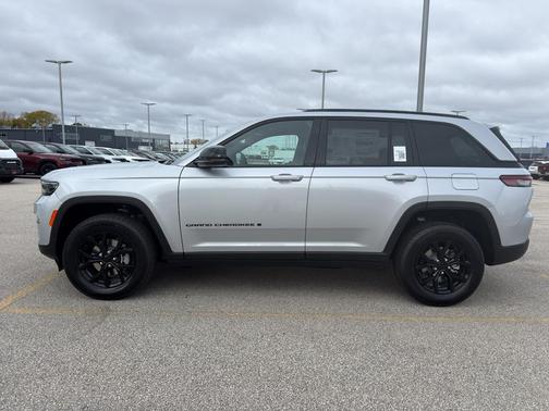 2025 Jeep Grand Cherokee Laredo