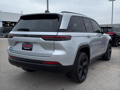 2022 Jeep Grand Cherokee Altitude