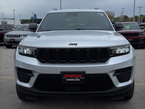 2022 Jeep Grand Cherokee Altitude