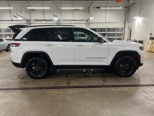 2024 Jeep Grand Cherokee Laredo