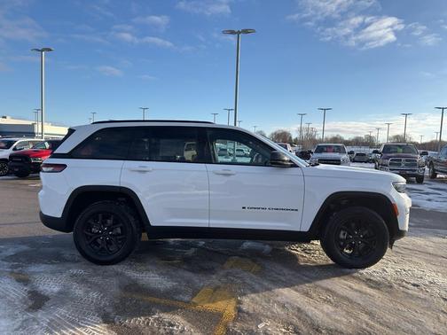 2024 Jeep Grand Cherokee Laredo