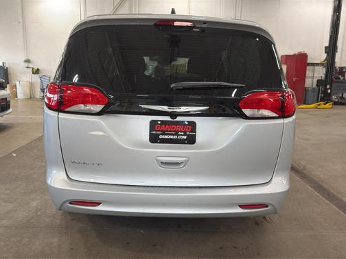 Silver Mist Clearcoat 2024 Chrysler Voyager LX
