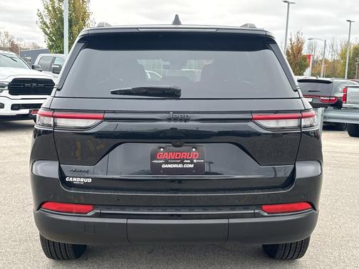 Diamond Black 2025 Jeep Grand Cherokee Laredo