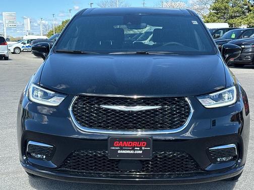 Diamond Black 2026 Chrysler Pacifica Select
