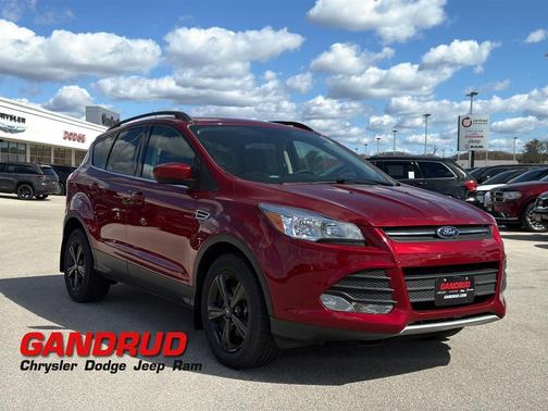 Ruby Red Metallic Tinted Clearcoat 2016 Ford Escape SE