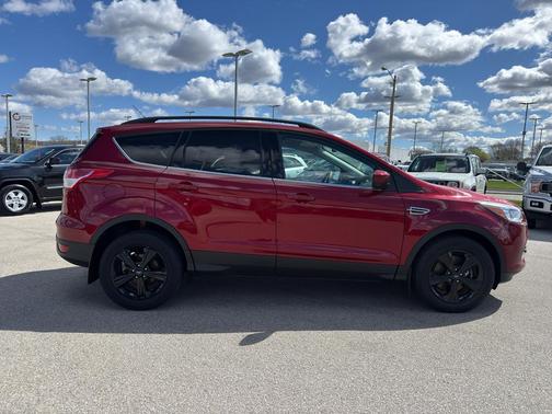 Ruby Red Metallic Tinted Clearcoat 2016 Ford Escape SE