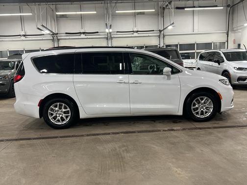 2022 Chrysler Pacifica Touring-L