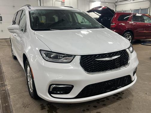 2022 Chrysler Pacifica Touring-L