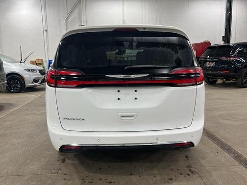 2022 Chrysler Pacifica Touring-L