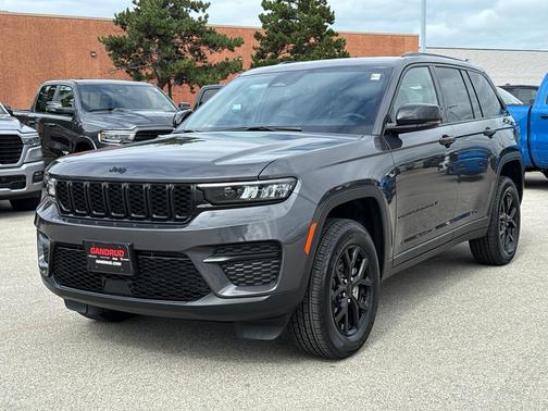 2025 Jeep Grand Cherokee Laredo