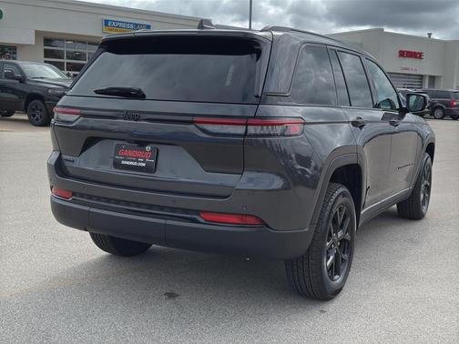 2025 Jeep Grand Cherokee Laredo