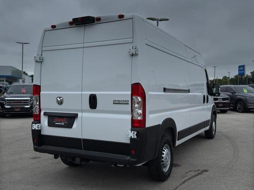 Bright White Clearcoat 2026 RAM ProMaster 2500 High Roof