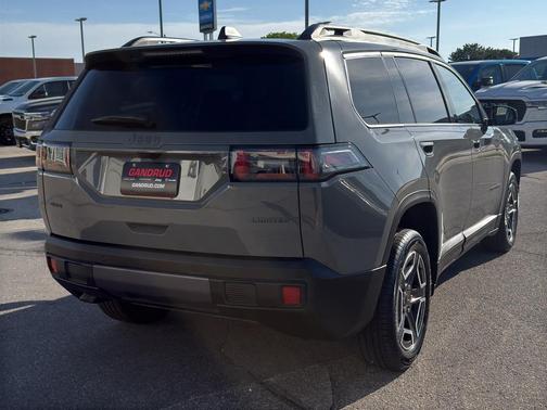 Sting Gray Clearcoat 2026 Jeep Cherokee LAREDO/LIMITED