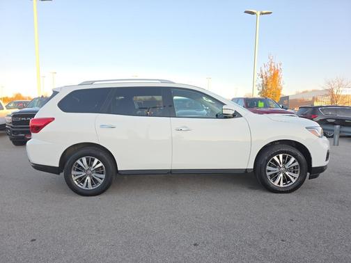 2020 Nissan Pathfinder SV