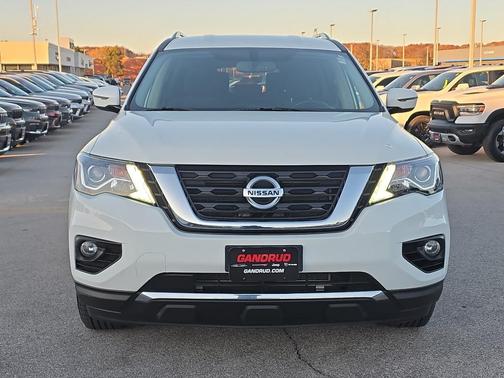2020 Nissan Pathfinder SV