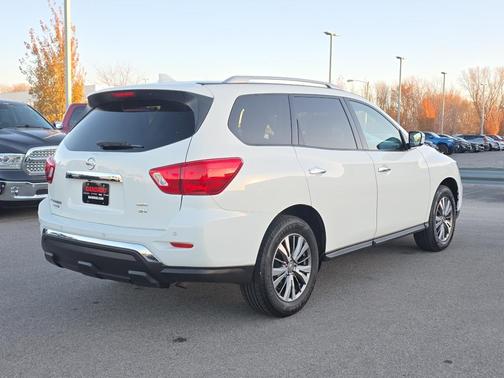 2020 Nissan Pathfinder SV