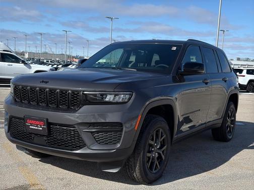Metallic 2025 Jeep Grand Cherokee Laredo