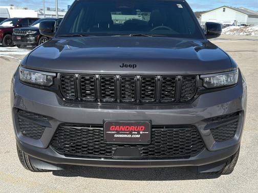 Metallic 2025 Jeep Grand Cherokee Laredo