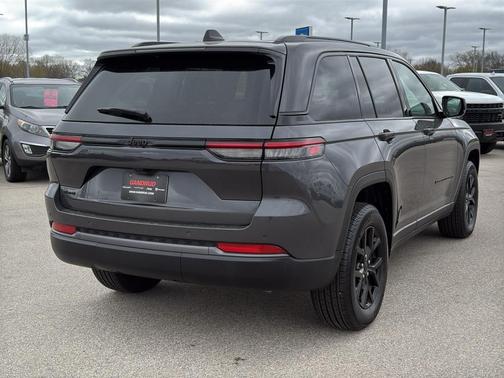 Metallic 2026 Jeep Grand Cherokee Laredo