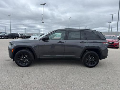 Metallic 2026 Jeep Grand Cherokee Laredo