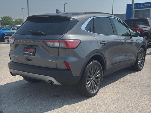 2022 Ford Escape Titanium
