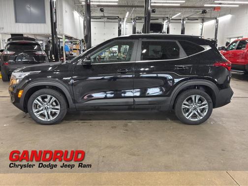 Cherry Black 2023 Kia Seltos S
