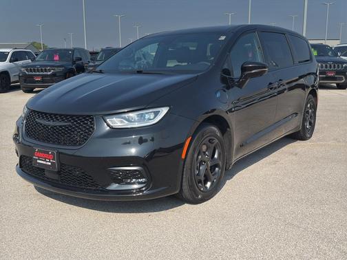 2022 Chrysler Pacifica Hybrid Touring L