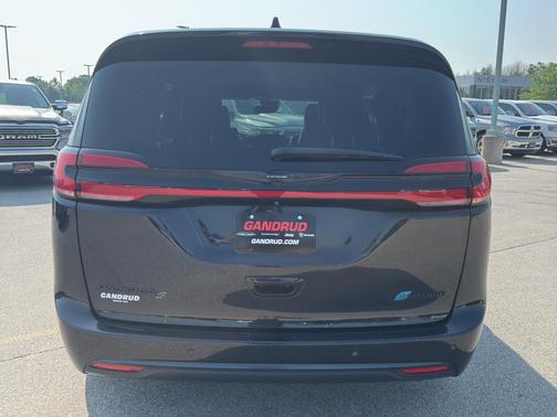 2022 Chrysler Pacifica Hybrid Touring L
