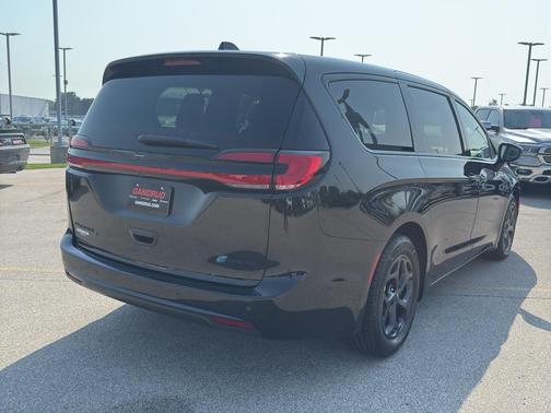 2022 Chrysler Pacifica Hybrid Touring L