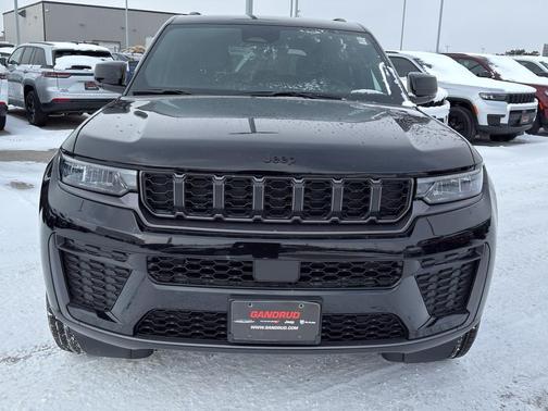 2026 Jeep Grand Cherokee Laredo