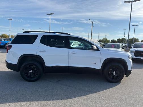 2023 GMC Acadia AT4