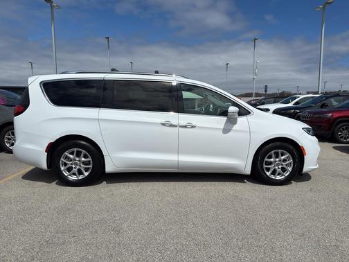 2021 Chrysler Pacifica Touring-L