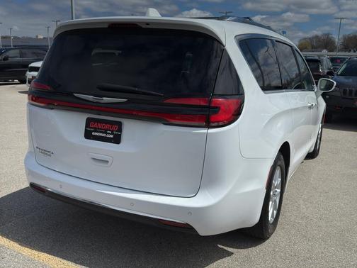 2021 Chrysler Pacifica Touring-L