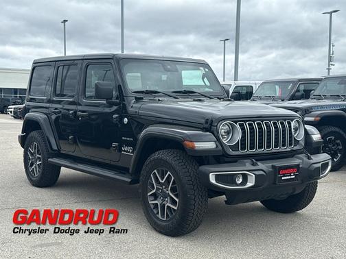 Black Clearcoat 2024 Jeep Wrangler Sahara