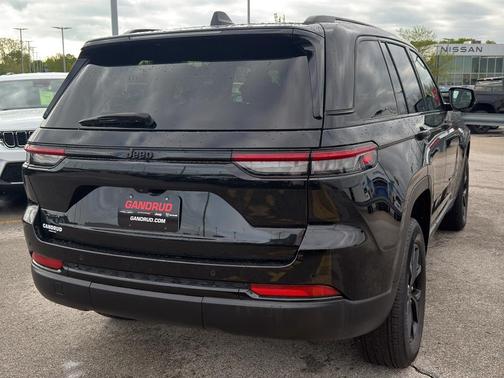 Diamond Black 2024 Jeep Grand Cherokee Laredo